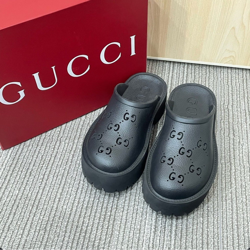 Gucci Women's Black Authentic Sandals